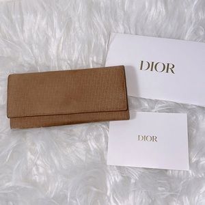 LOW START!🎉Christian Dior suede wallet with Dior card and envelope.